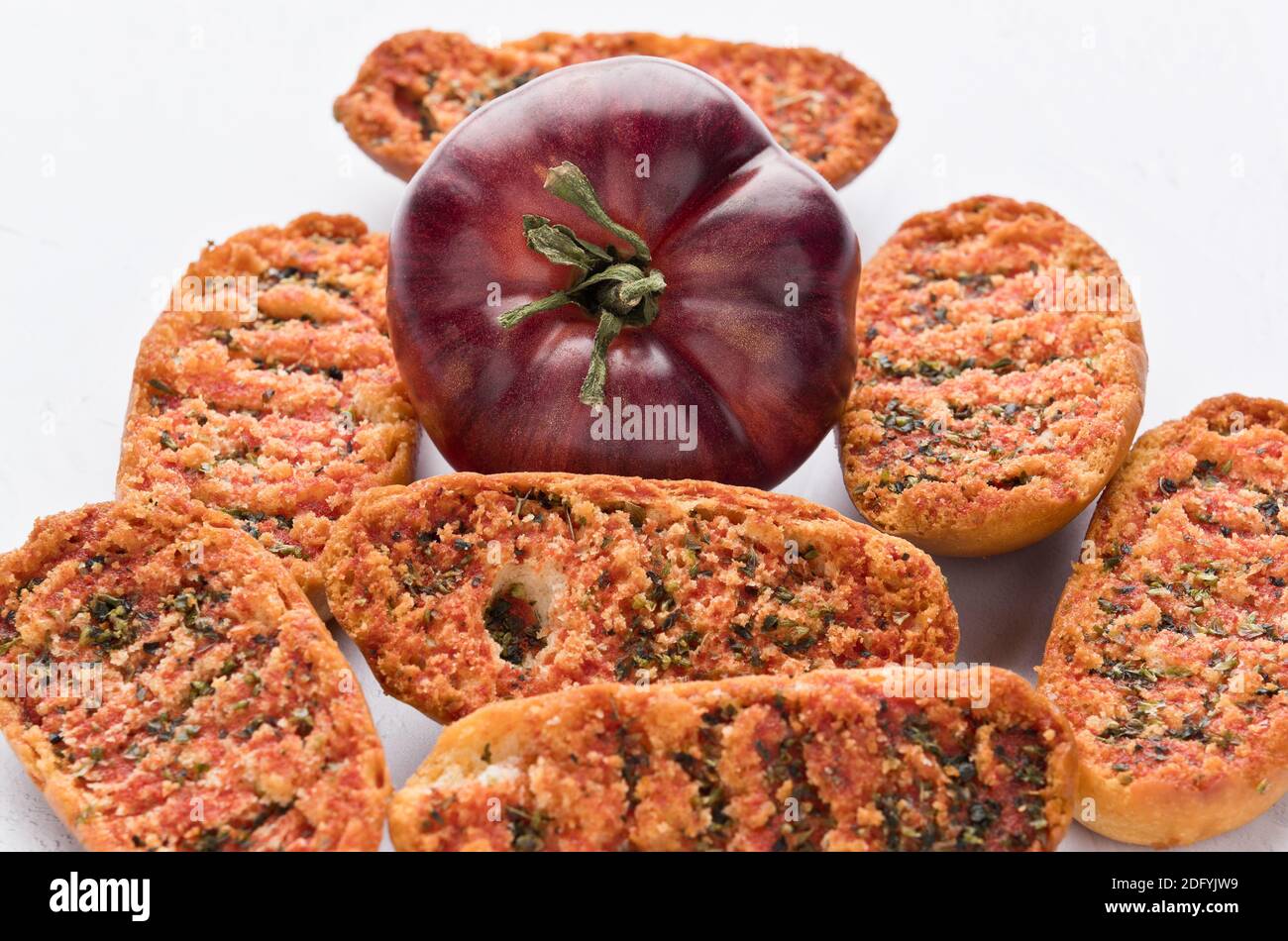 Tomato bread, also called «tumaca bread», is a traditional Spanish