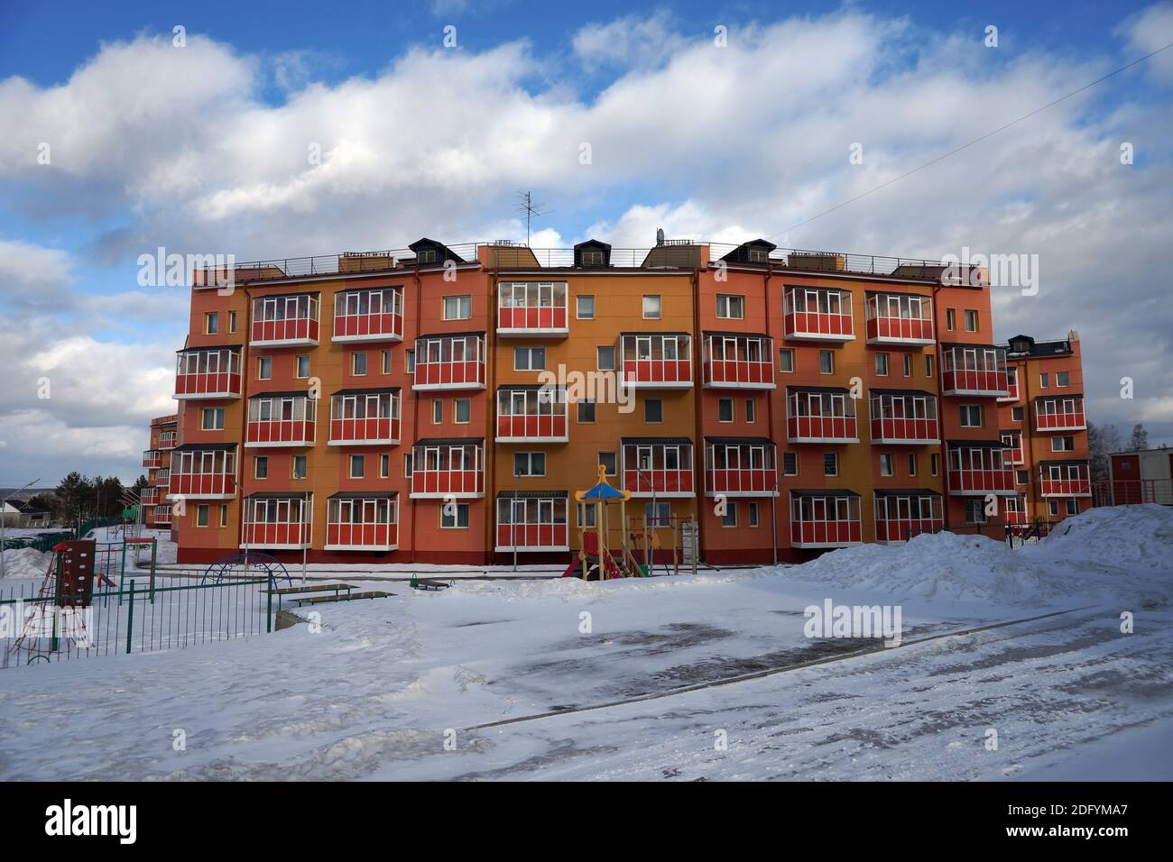 Courtyard apartment building hires stock photography and images Alamy