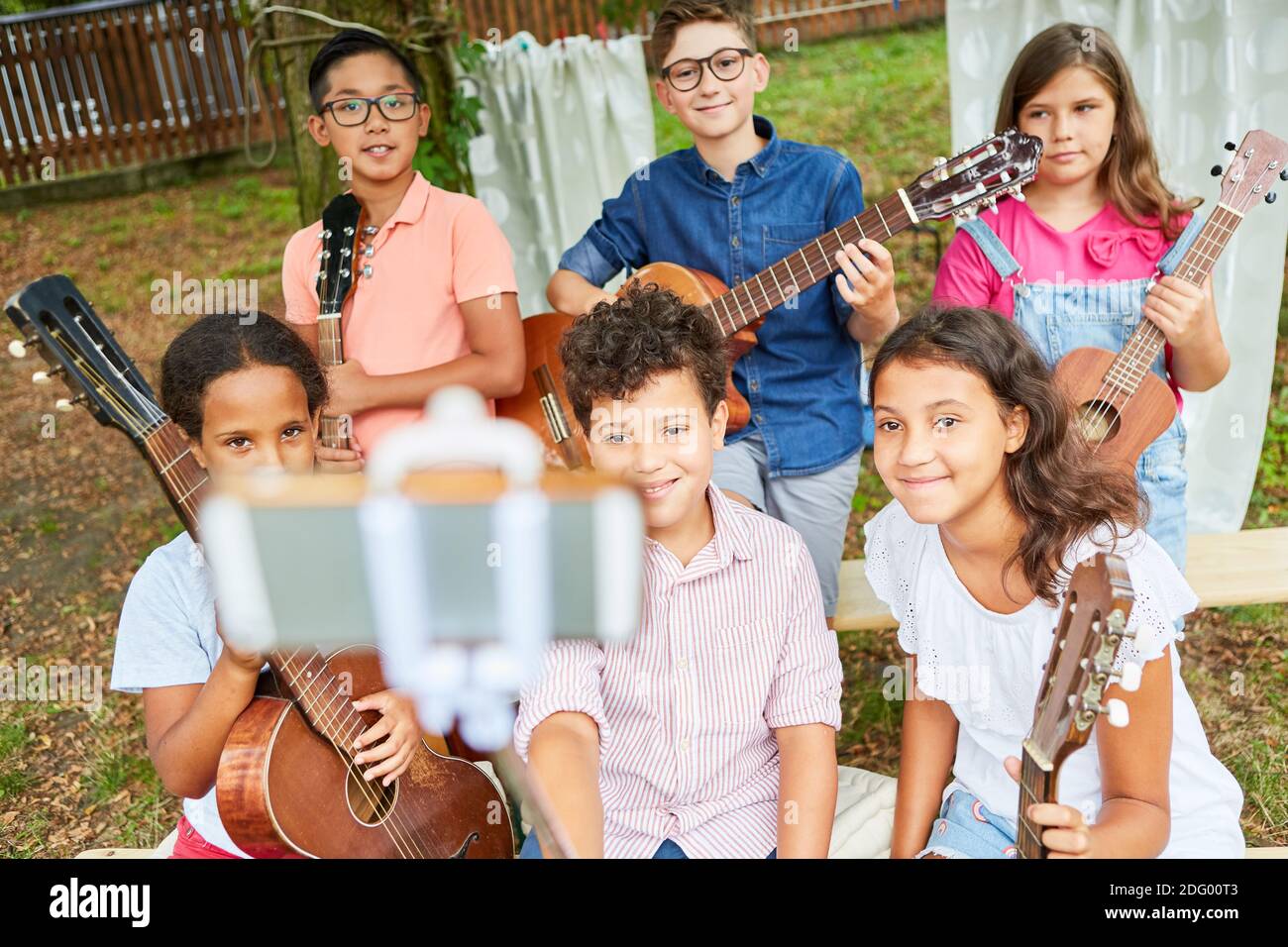 Children musical performance hi-res stock photography and images - Alamy
