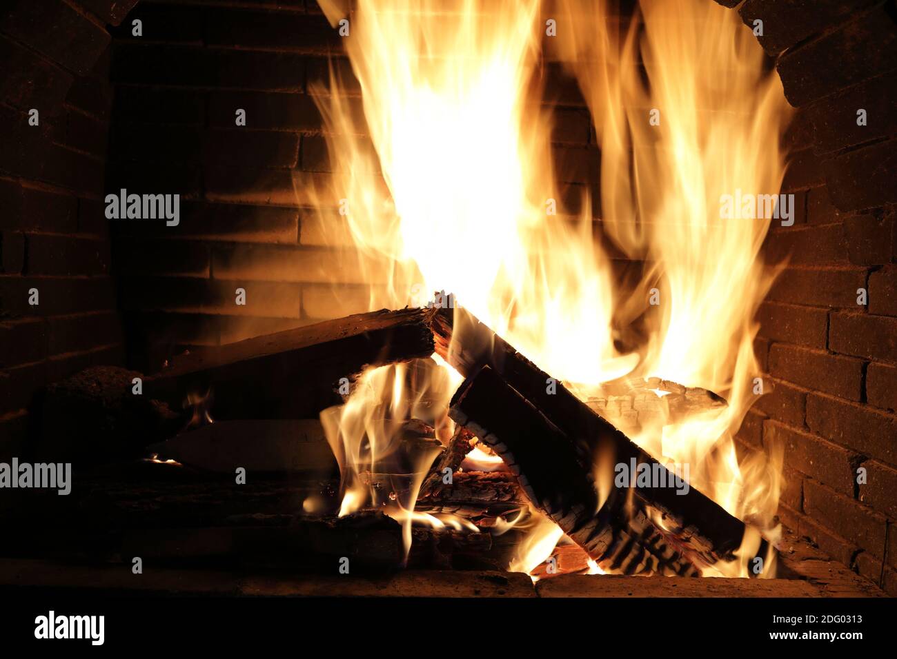 Details of burning wood in the fireplace Stock Photo - Alamy