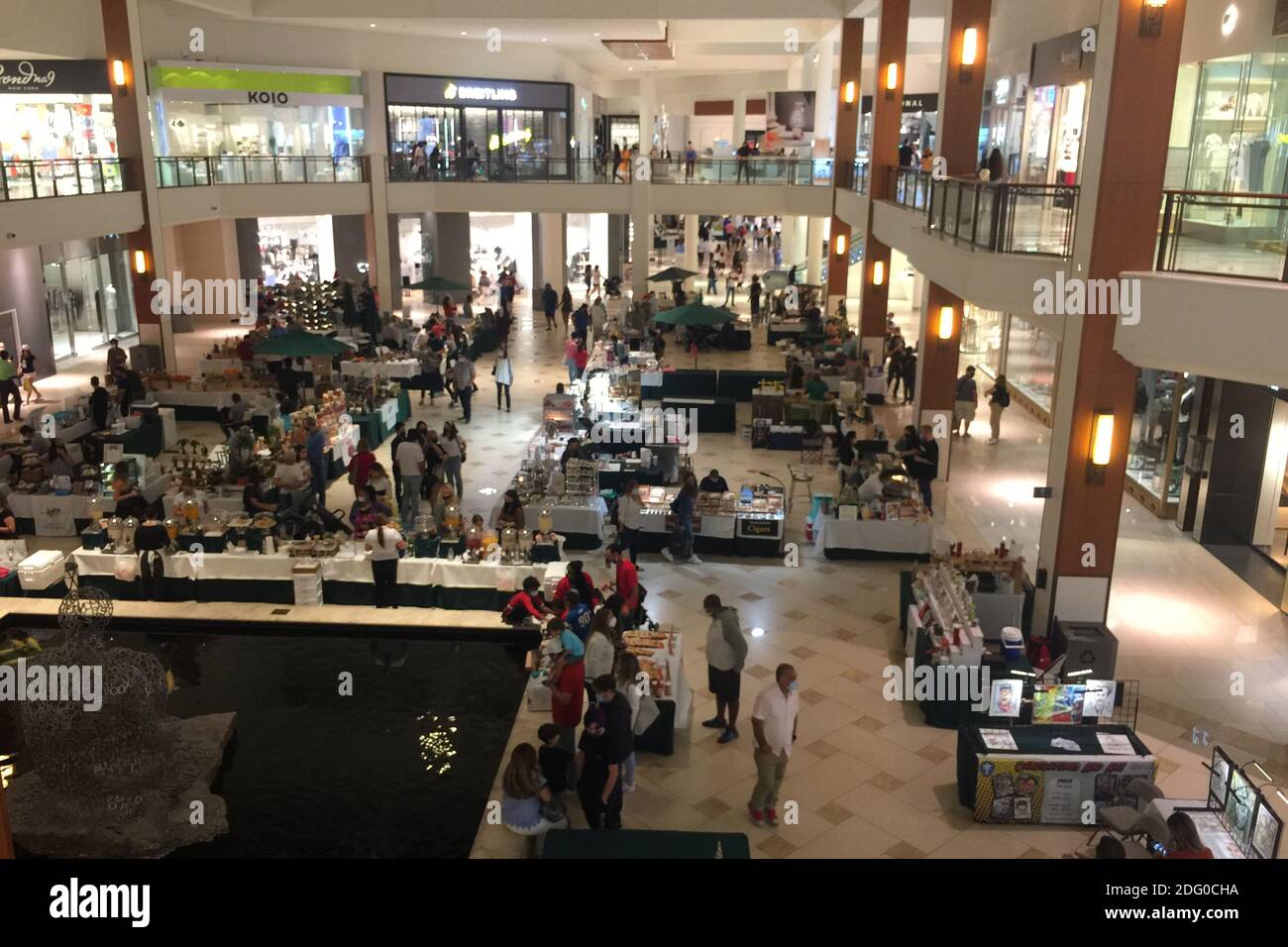 Aventura Mall First Reopen Day during COVID-19 Coronavirus Pandemic. Most  Stores Still Closed Editorial Image - Image of coronavirus, malls: 183696825