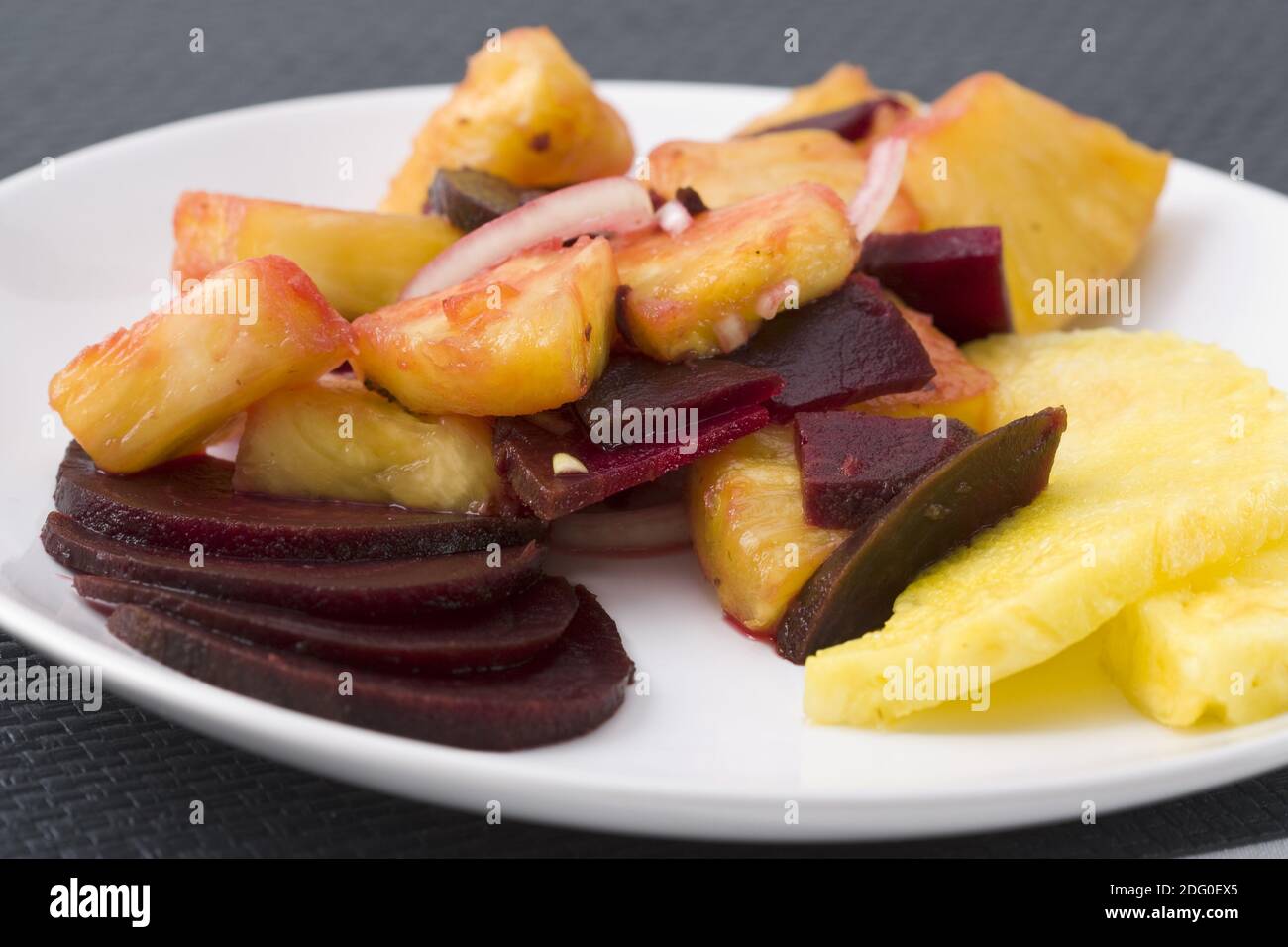 Rote Beete Ananas Salat - Beetroot Pineapple Salad Stock Photo - Alamy Rote Beete Ananas Salat - Beetroot Pineapple Salad Stock Photo - Alamy