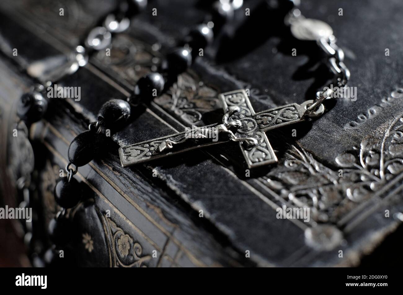 Rosary Wallpaper Images - Free Download on Freepik