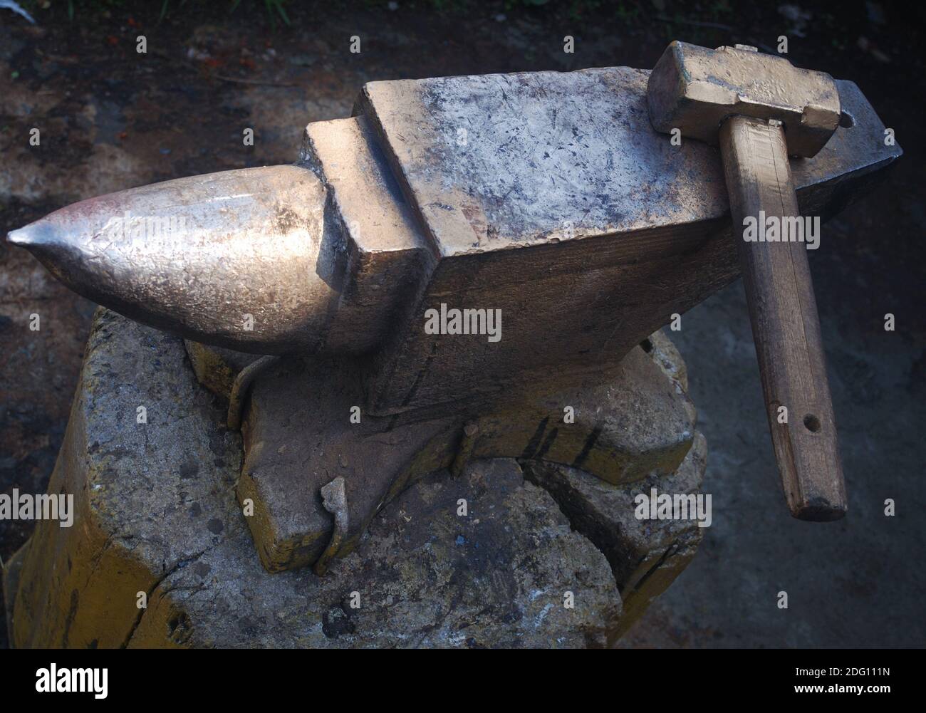 Hammer and anvil Stock Photo Alamy