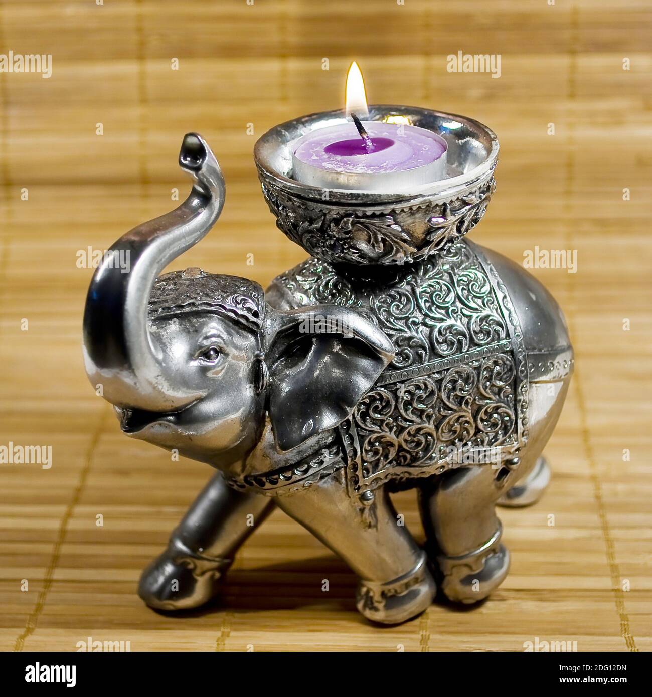 Ivory elephant statue hi-res stock photography and images - Alamy