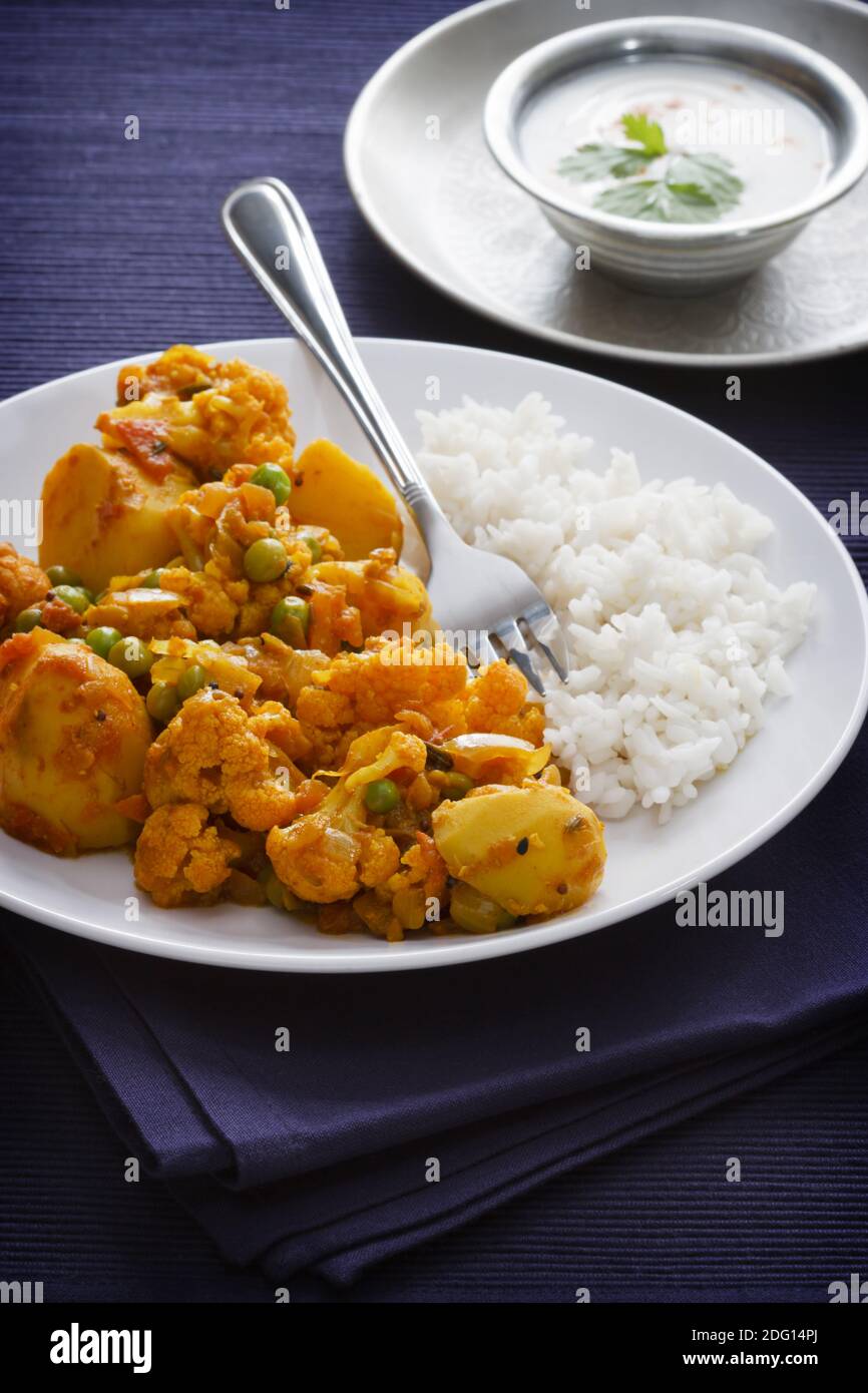 Cauliflower Potatoes Curry Stock Photo Alamy