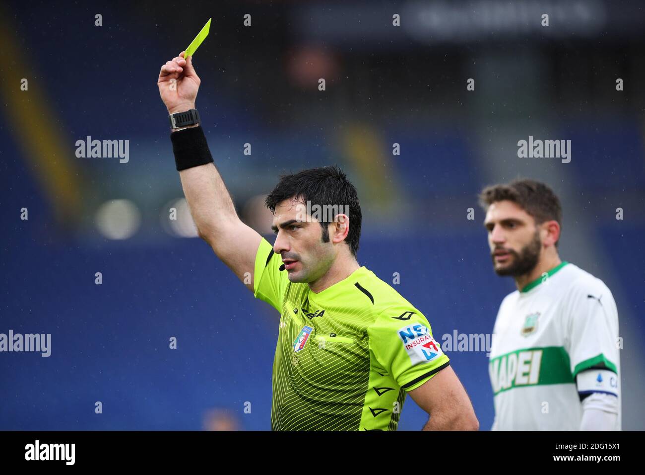 The referee Fabio Maresca shows yellow card during the Italian championship  Serie A football match between AS Roma and US S / LM Stock Photo - Alamy