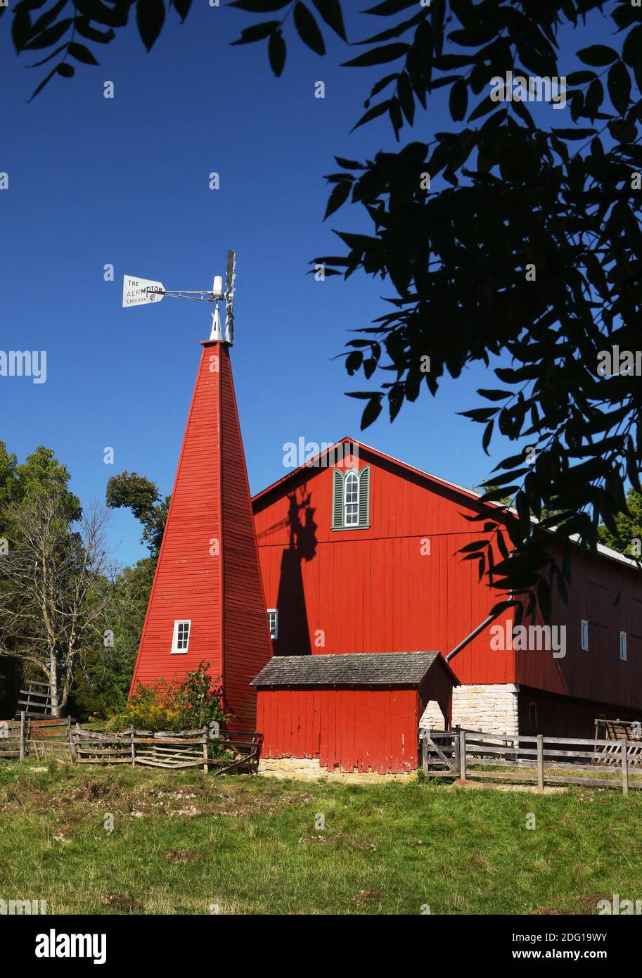 Barn hill landscape scenic hi-res stock photography and images - Alamy