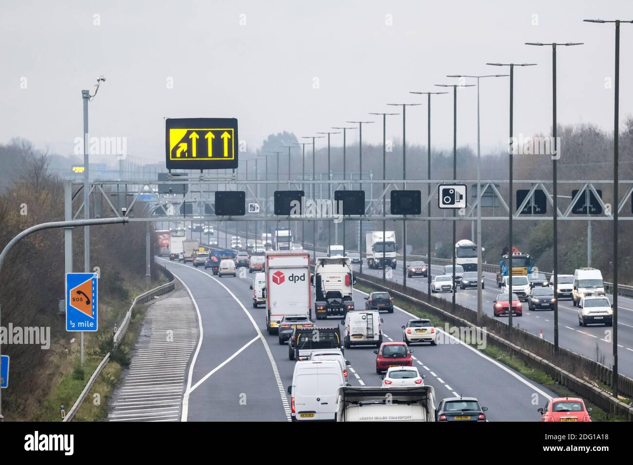 Bristol, UK. 7th Dec, 2020. Poor visibility all day and the Met Office have now issued a yellow warning for fog this evening. Monday afternoon traffic builds up on the M4 motorway heading towards east Bristol. Credit: JMF News/Alamy Live News Stock Photo