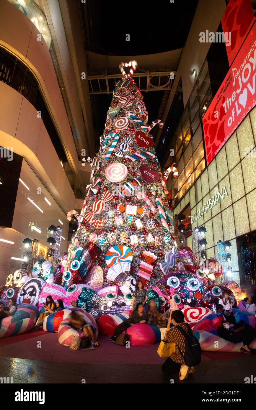 Hmart Doraville Christmas 2022 Light And Doll Decorate Beautiful On Christmas Tree Celebration 2022 At  Emquatier Department Store For Christmas Day And Happy New Year Event Stock  Photo - Alamy