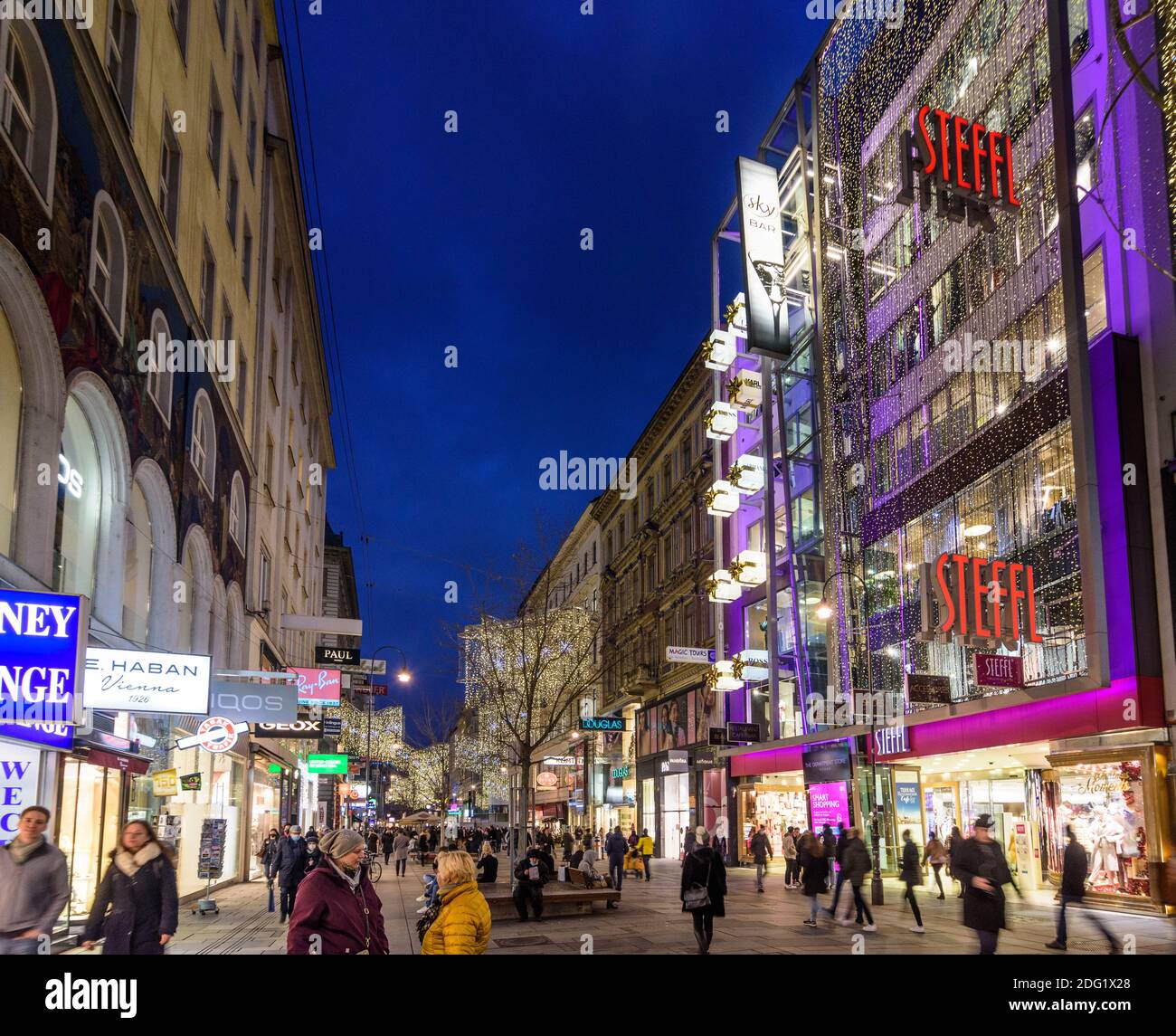 Wien, Vienna: street Kärntner Straße, people shopping at the first day  after Covid 19 lockdown, Christmas decoration in 01. Old Town, Wien,  Austria Stock Photo - Alamy