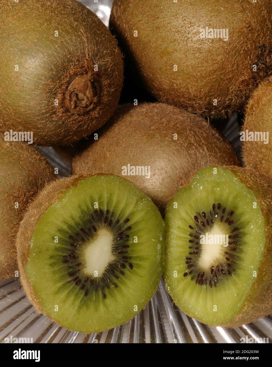 Kiwis actinidia deliciosa hi-res stock photography and images - Alamy