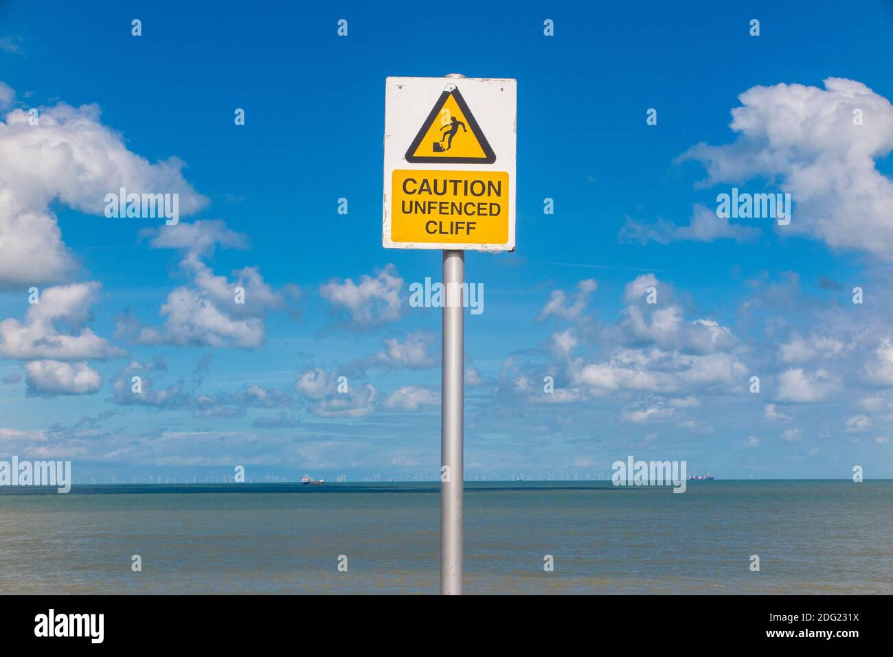 Unfenced Cliffs Signage near cliffs hi-res stock photography and images - Alamy