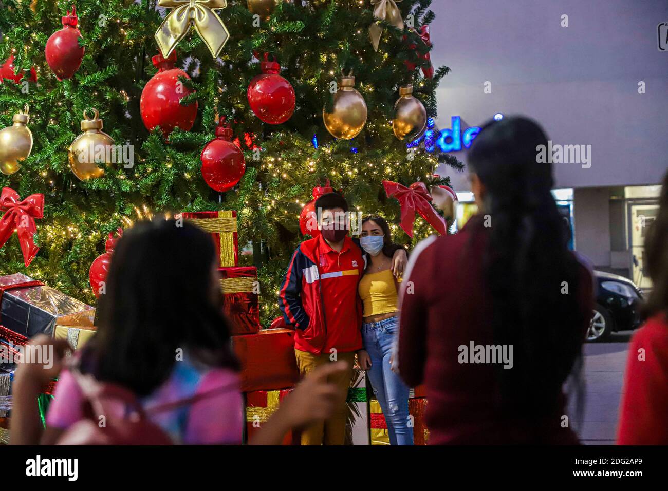 Adultos niños hires stock photography and images Alamy