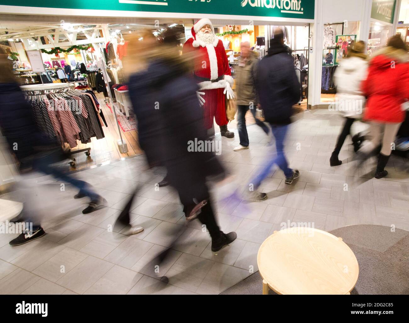 LINKÖPING, SWEDEN- 23 DECEMBER 2015: Christmas stress the day before ...