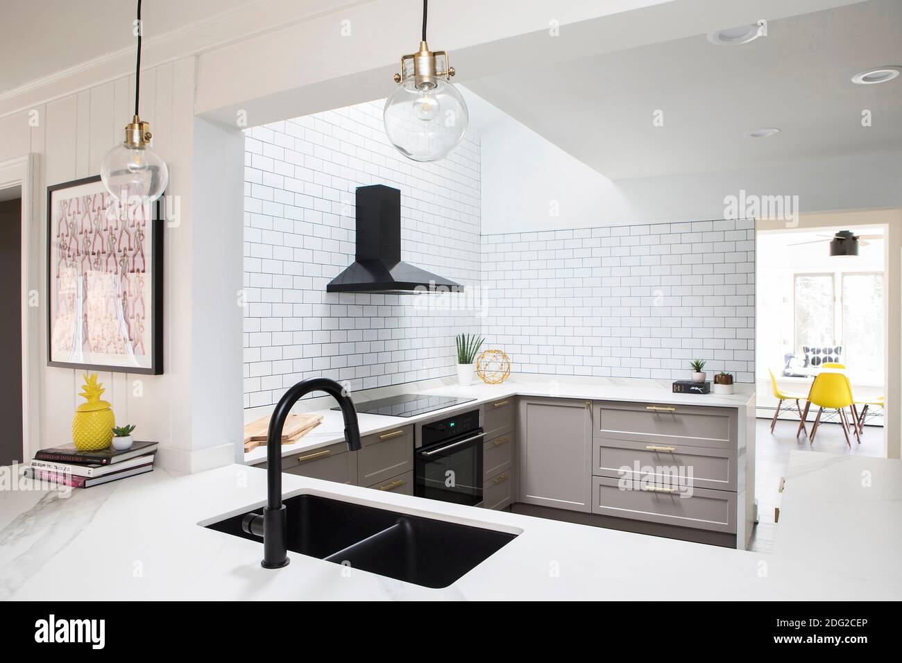 Modern open plan kitchen Stock Photo - Alamy
