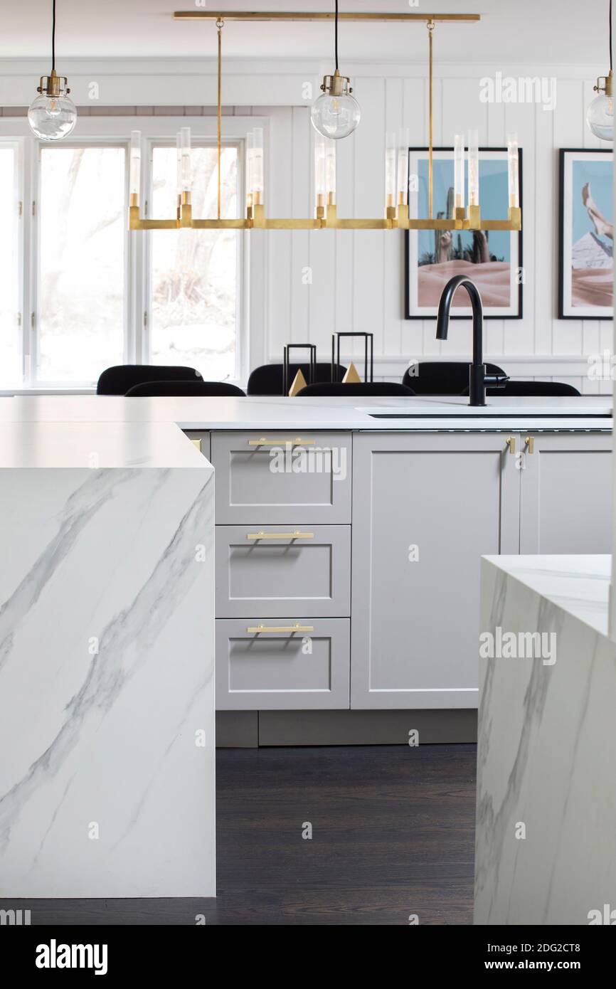 Modern open plan kitchen Stock Photo - Alamy