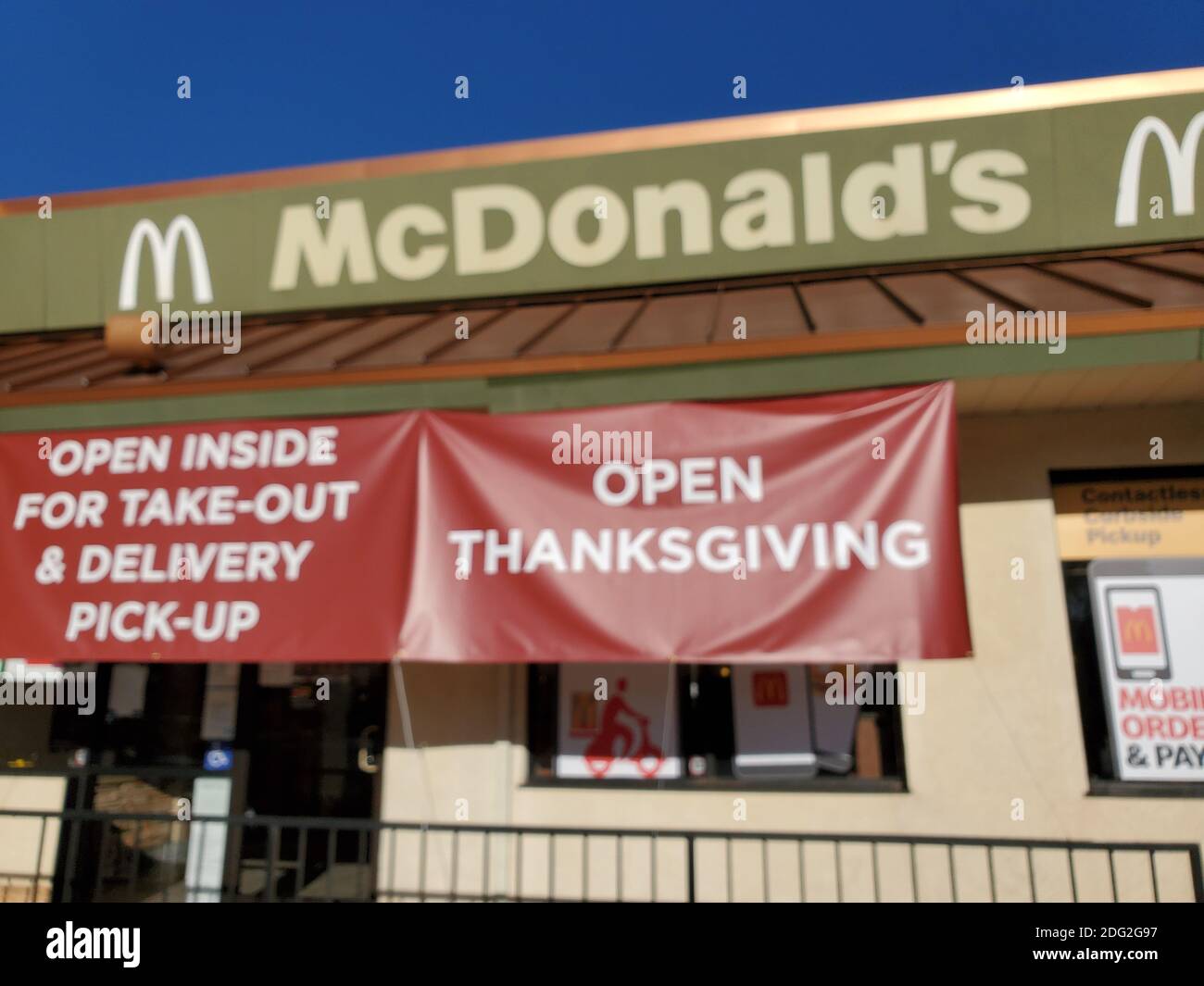 Photograph Of A Mcdonald S Restaurant Featuring The Mcdonald S Sign And Logo As Well As An Advertising Banner Reading Open Thanksgiving In Dublin California November 25 2020 Stock Photo Alamy