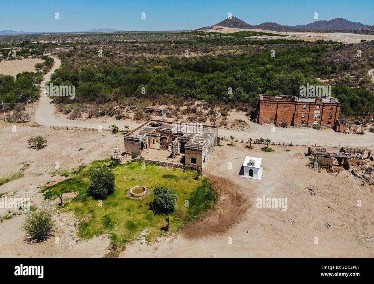 Aerial view of old ruined hacienda and mill in Codorachi, Sonora, Mexico Photo: (NortePhoto / LuisGutierrez)  Vista aerea de antigua  hacienda  en ruinas y molino en Codorachi, Sonora, Mexico  Photo: (NortePhoto / LuisGutierrez) Stock Photo