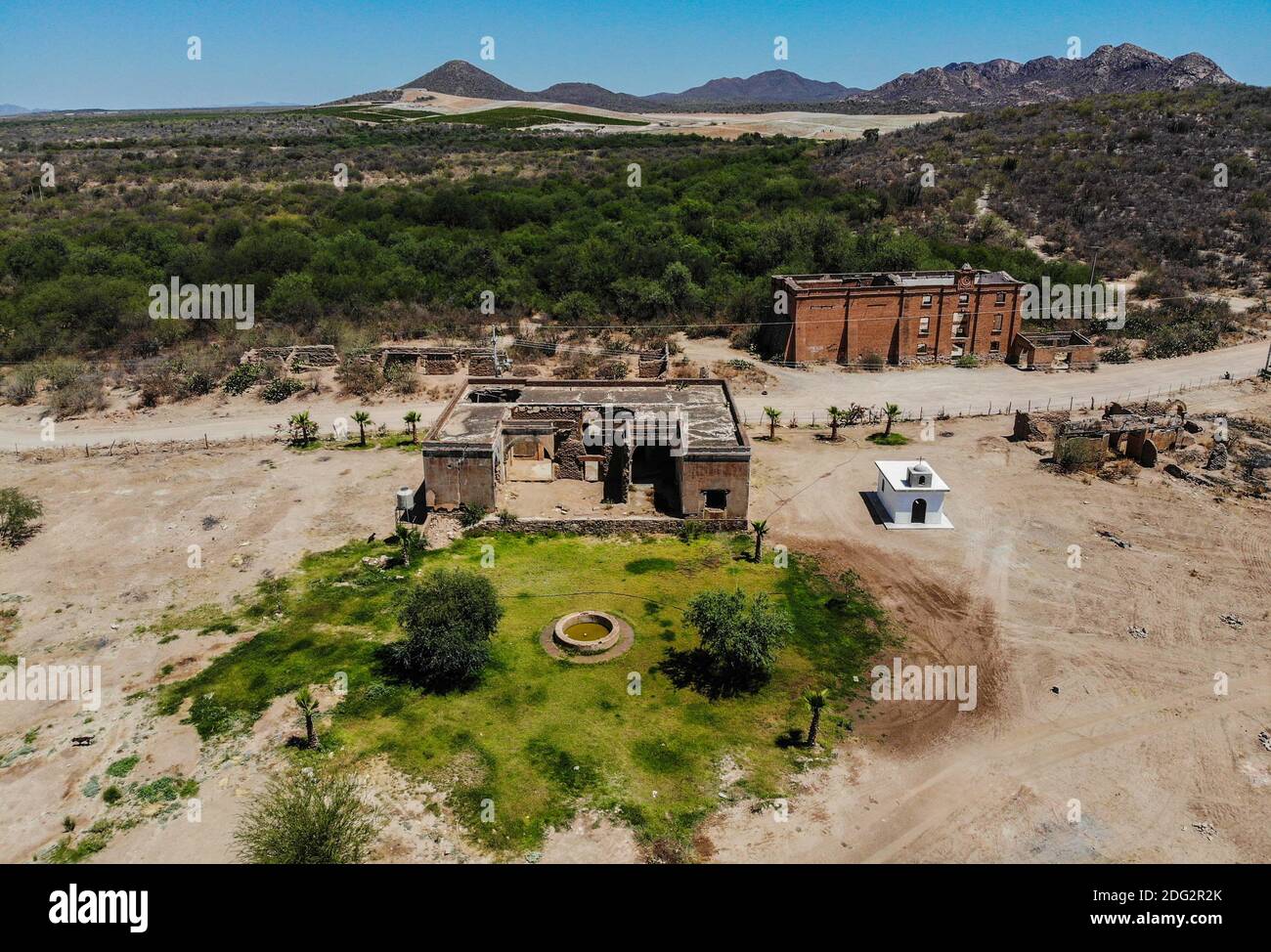 Aerial view of old ruined hacienda and mill in Codorachi, Sonora, Mexico Photo: (NortePhoto / LuisGutierrez)  Vista aerea de antigua  hacienda  en ruinas y molino en Codorachi, Sonora, Mexico  Photo: (NortePhoto / LuisGutierrez) Stock Photo