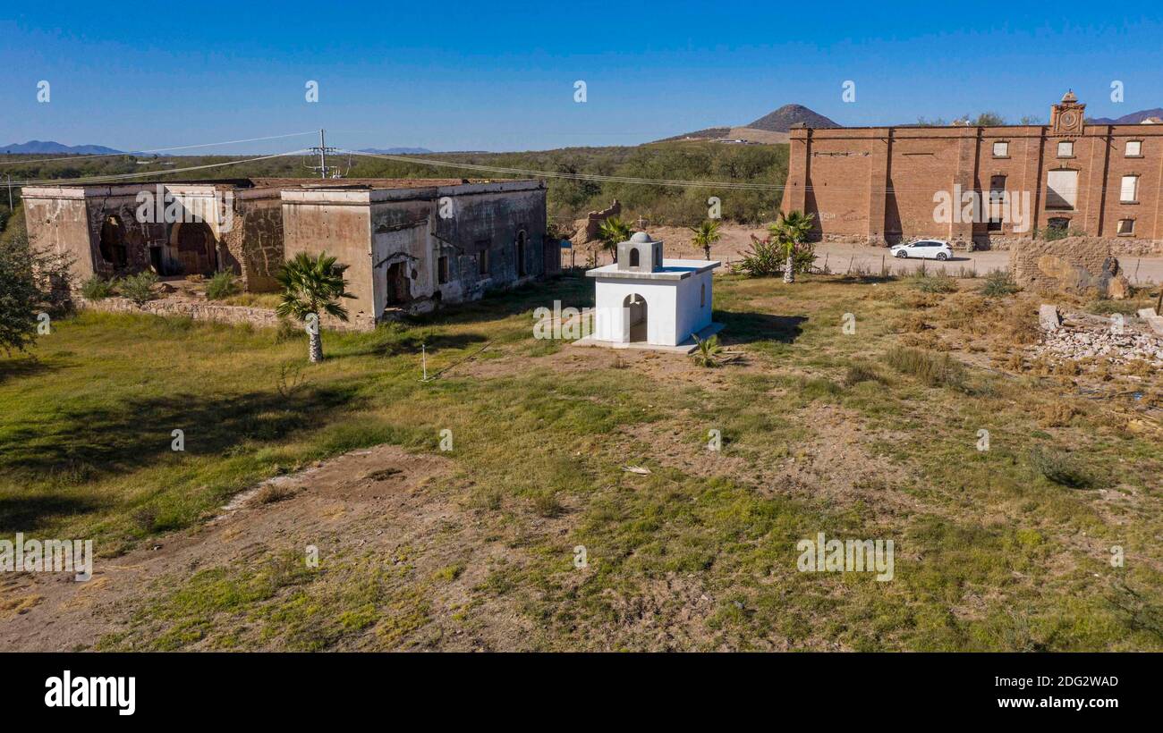 Aerial view of old ruined hacienda and mill in Codorachi, Sonora, Mexico. Photo: (NortePhoto / LuisGutierrez)   Vista aerea de antigua  hacienda  en ruinas y molino en Codorachi, Sonora, Mexico. agriculture, architecture, Stock Photo