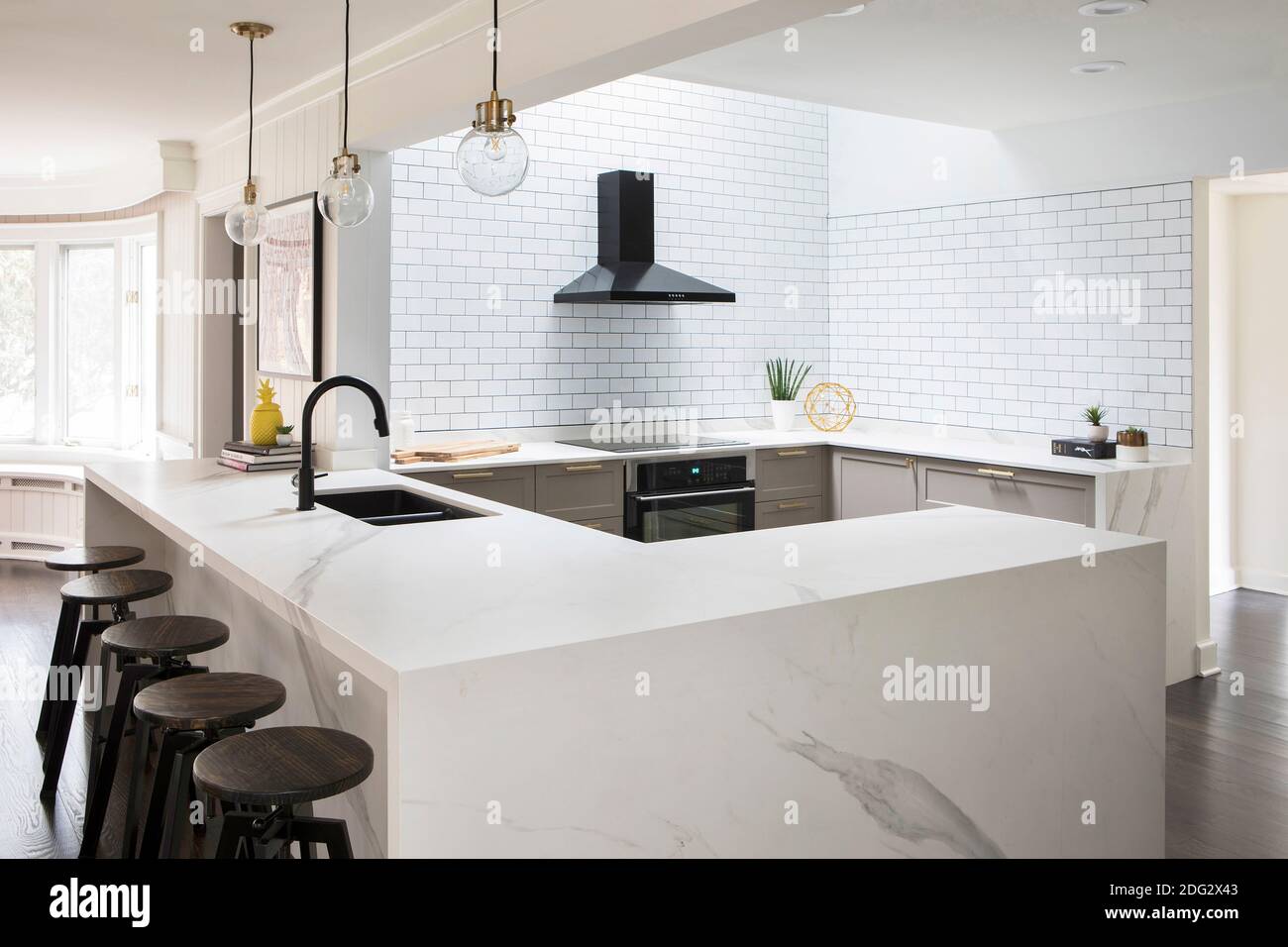 Modern kitchen island Stock Photo - Alamy