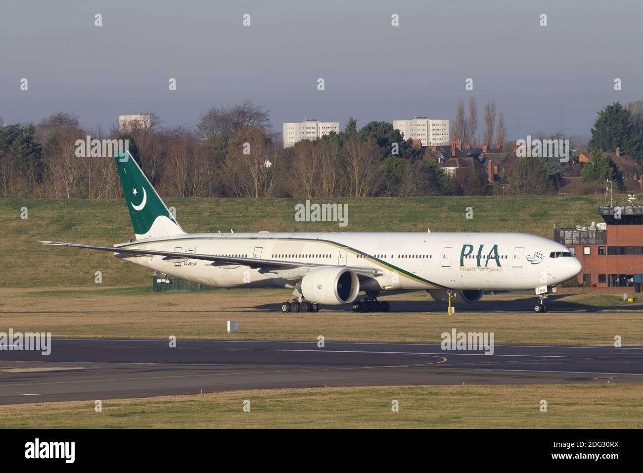 Pakistan International Airlines Boeing 777 taxiing to stand after landing at Birmingham Airport from Islamabad Stock Photo