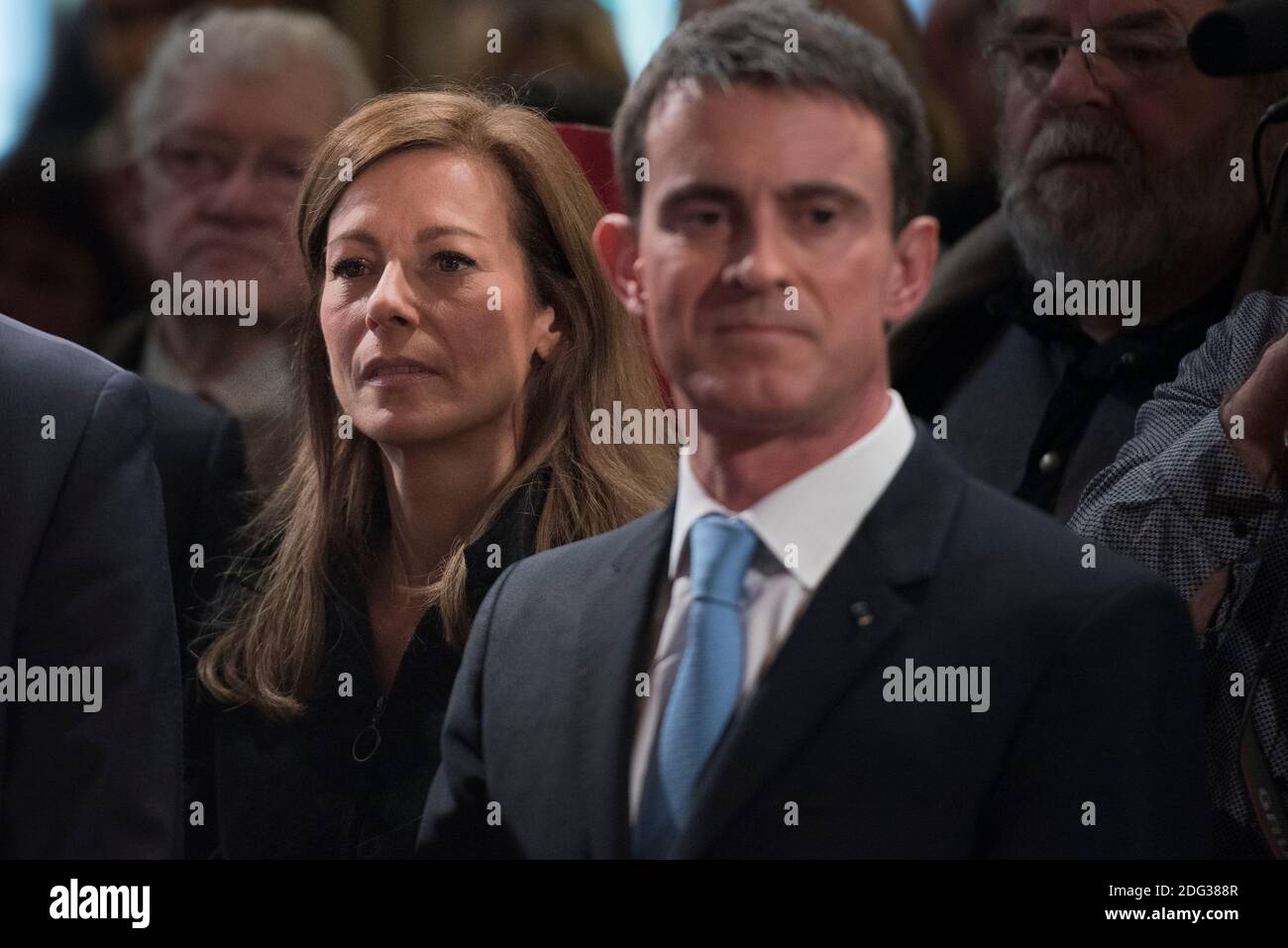 Former French Prime Minister and candidate for Socialist Party Primaries for the 2017 French Presidential election, Manuel Valls, and his wife Anne Gravoin, during a meeting in Lievin, France on January 08, 2017. Photo by Eliot Blondet/ABACAPRESS.COM Stock Photo