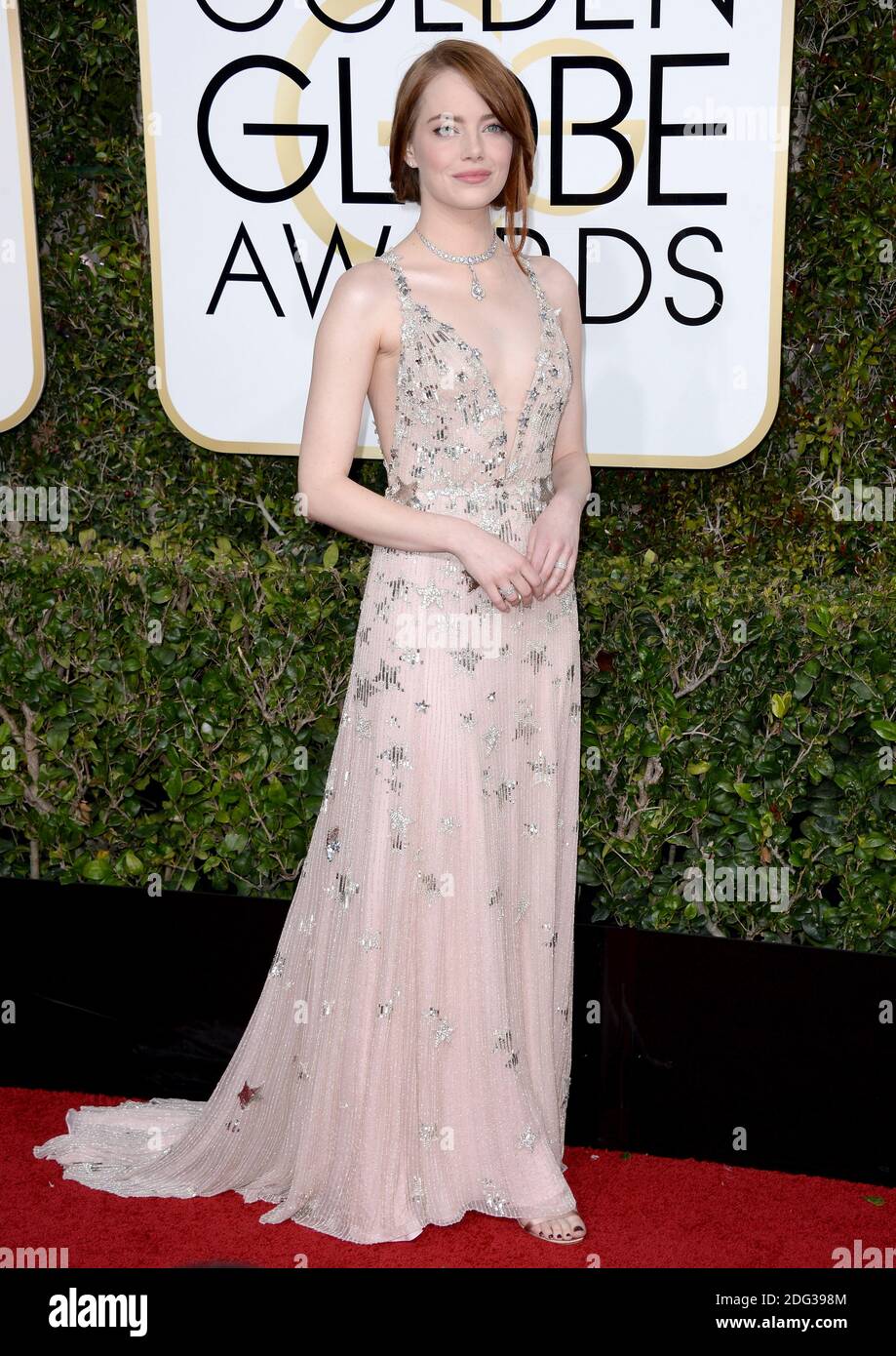 emma-stone-dressed-by-valentino-haute-couture-attends-the-74th-annual
