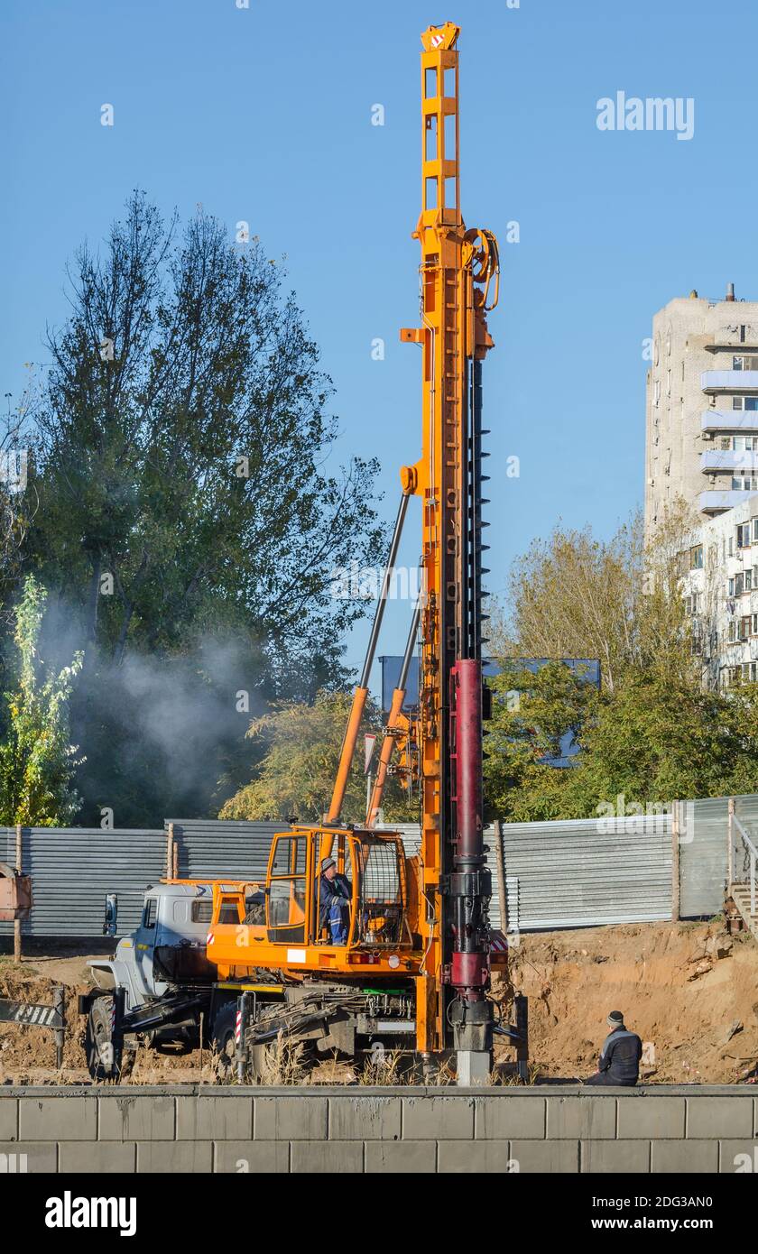 Piling machine hi-res stock photography and images - Alamy