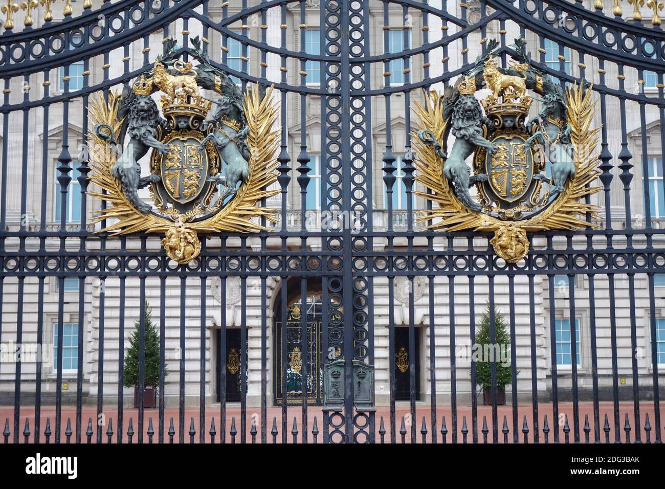 Buckingham Palace Gates, London, UK Stock Photo