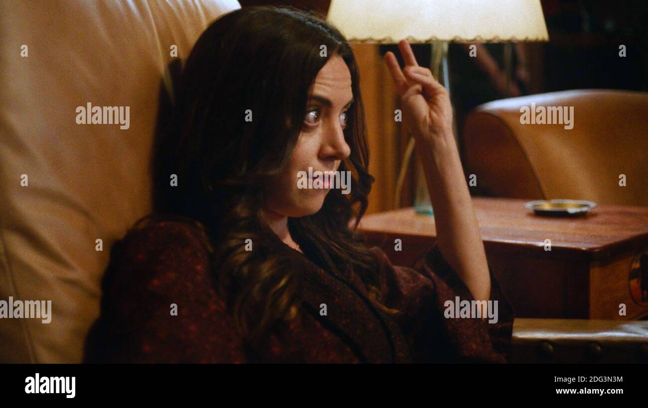 BLACK BEAR Aubrey Plaza 2020 Momentum Pictures Courtesy Everett black-bear-aubrey-plaza-2020-momentum-pictures-courtesy-everett