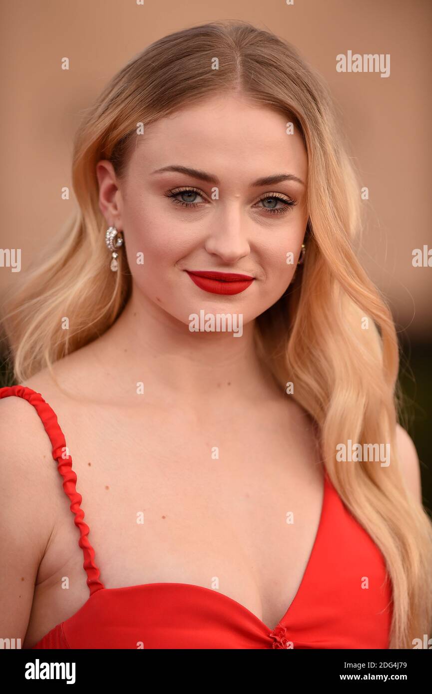 Sophie turner 2017 hi-res stock photography and images - Alamy
