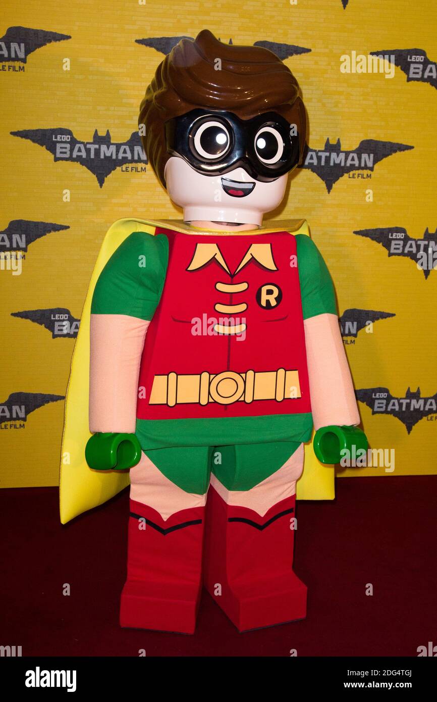 Robin lego batman hi-res stock photography and images - Alamy