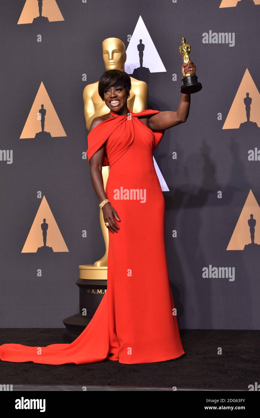 Viola Davis Winner Of The Best Supporting Actress Award For Fences In The Press Room At The