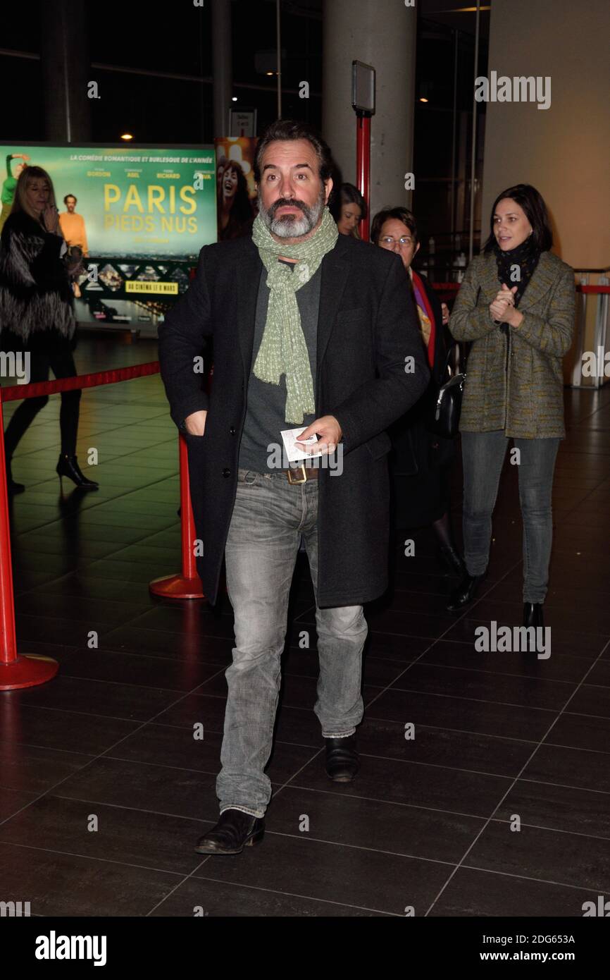 Nathalie Pechalat, Jean Dujardin assistent a la premiere de Monsieur et ...