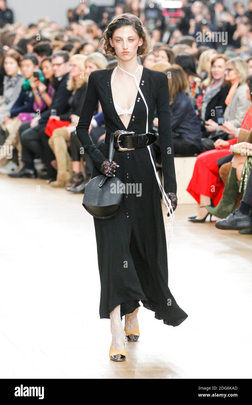 A model walks on the runway during the Nina Ricci Fashion Show at FW17 held  in Paris, France on March 3, 2017. Photo by Alain Gil Gonzalez  /ABACAPRESS.COM Stock Photo - Alamy