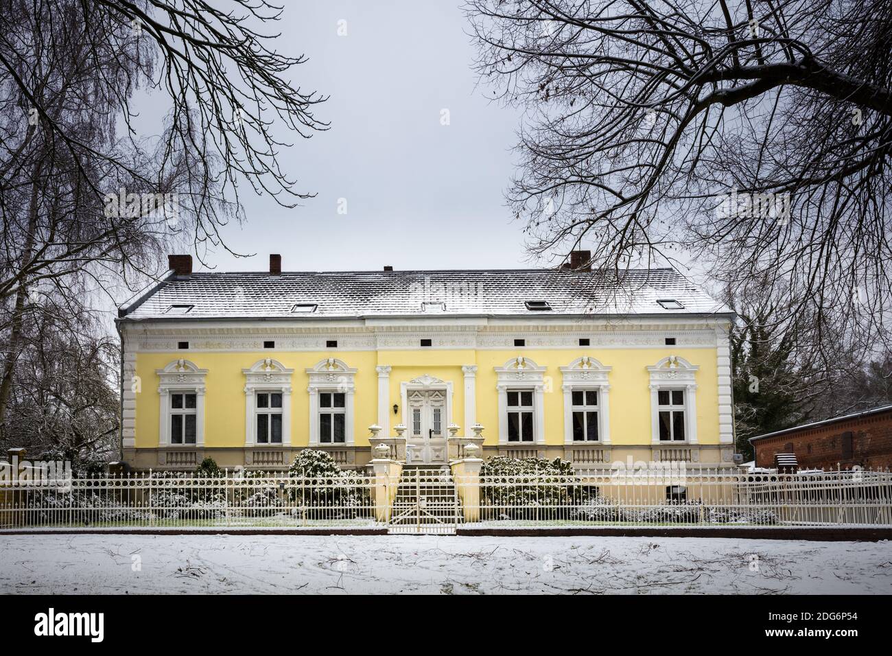 Manor house villa hi-res stock photography and images - Alamy