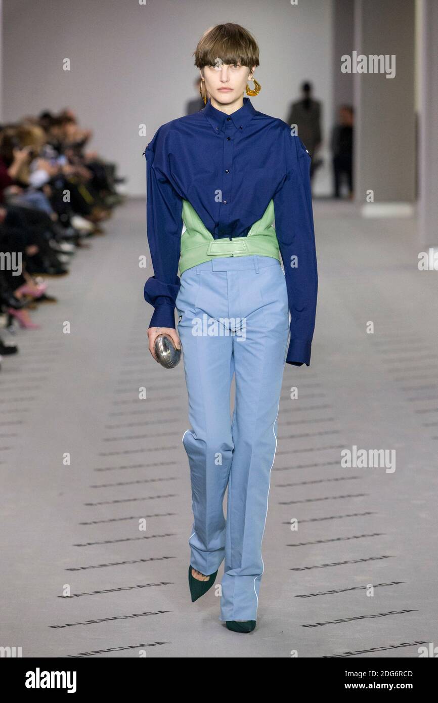 A model walks on the runway during the Balenciaga Fashion Show at FW17 held  in Paris, France on March 4, 2017. Photo by Alain Gil Gonzalez  /ABACAPRESS.COM Stock Photo - Alamy