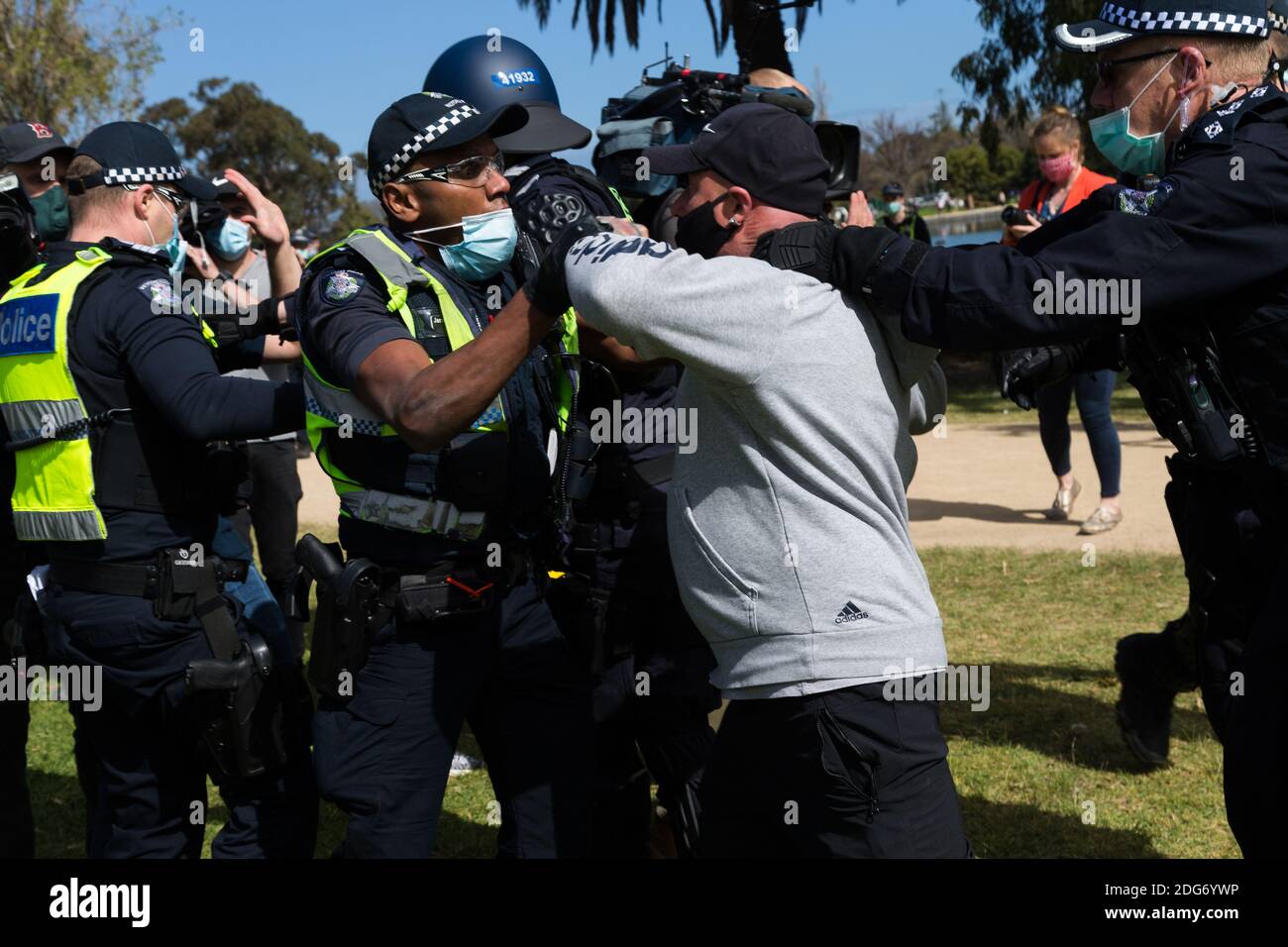 Melbourne, Australia, 5 September, 2020. Police arrest a man during the  Anti-Lockdown Protest on September 05, 2020 in Sydney, Australia. Stage 4  restrictions are in place from 6pm on Sunday 2 August