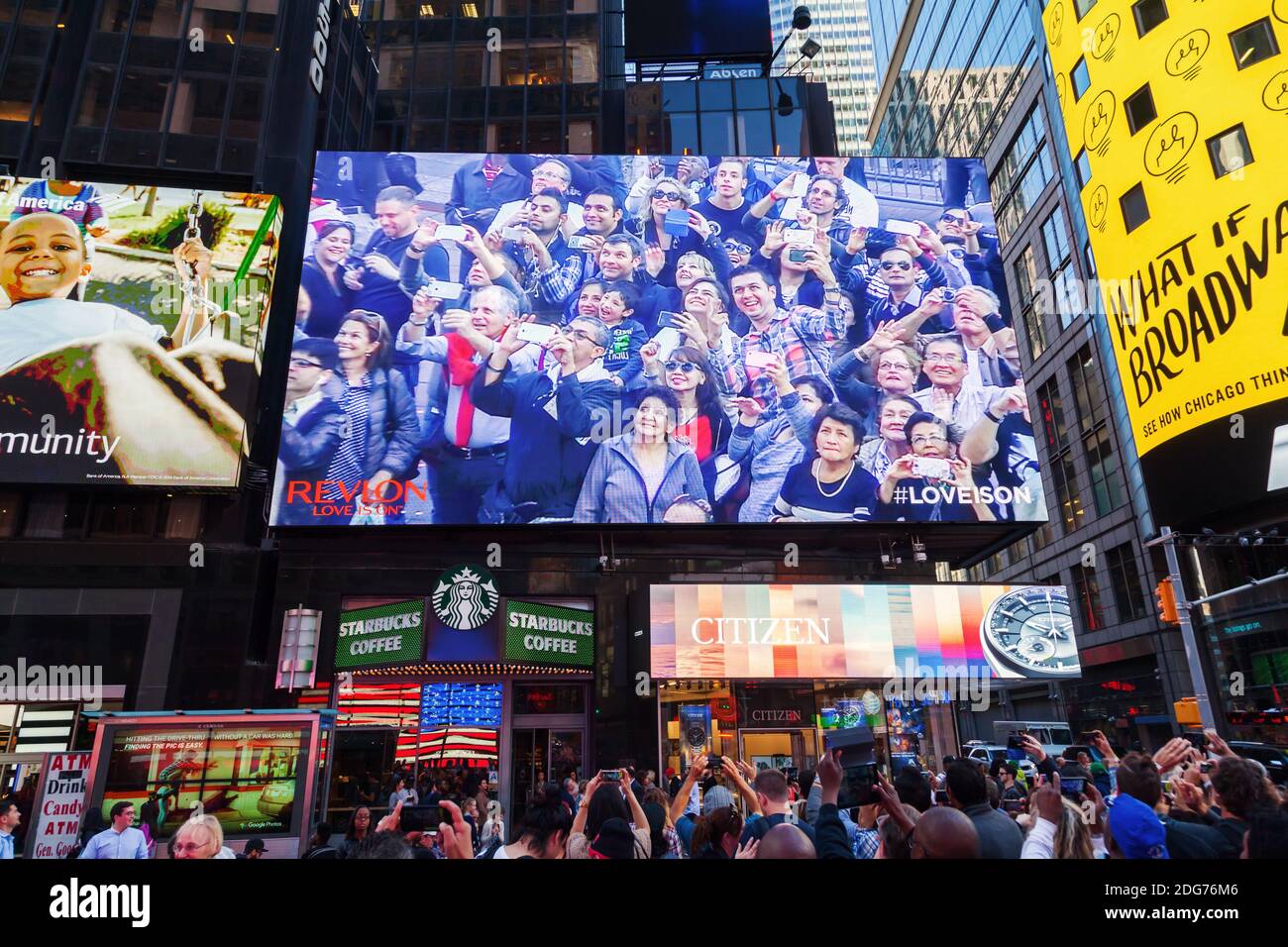 Celebration nyc crowd hires stock photography and images Alamy