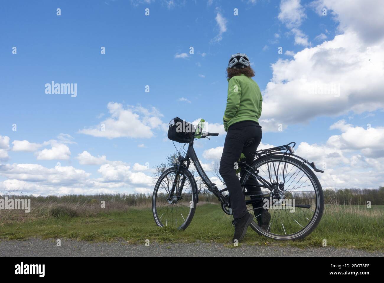 Spring cycle hi-res stock photography and images - Alamy