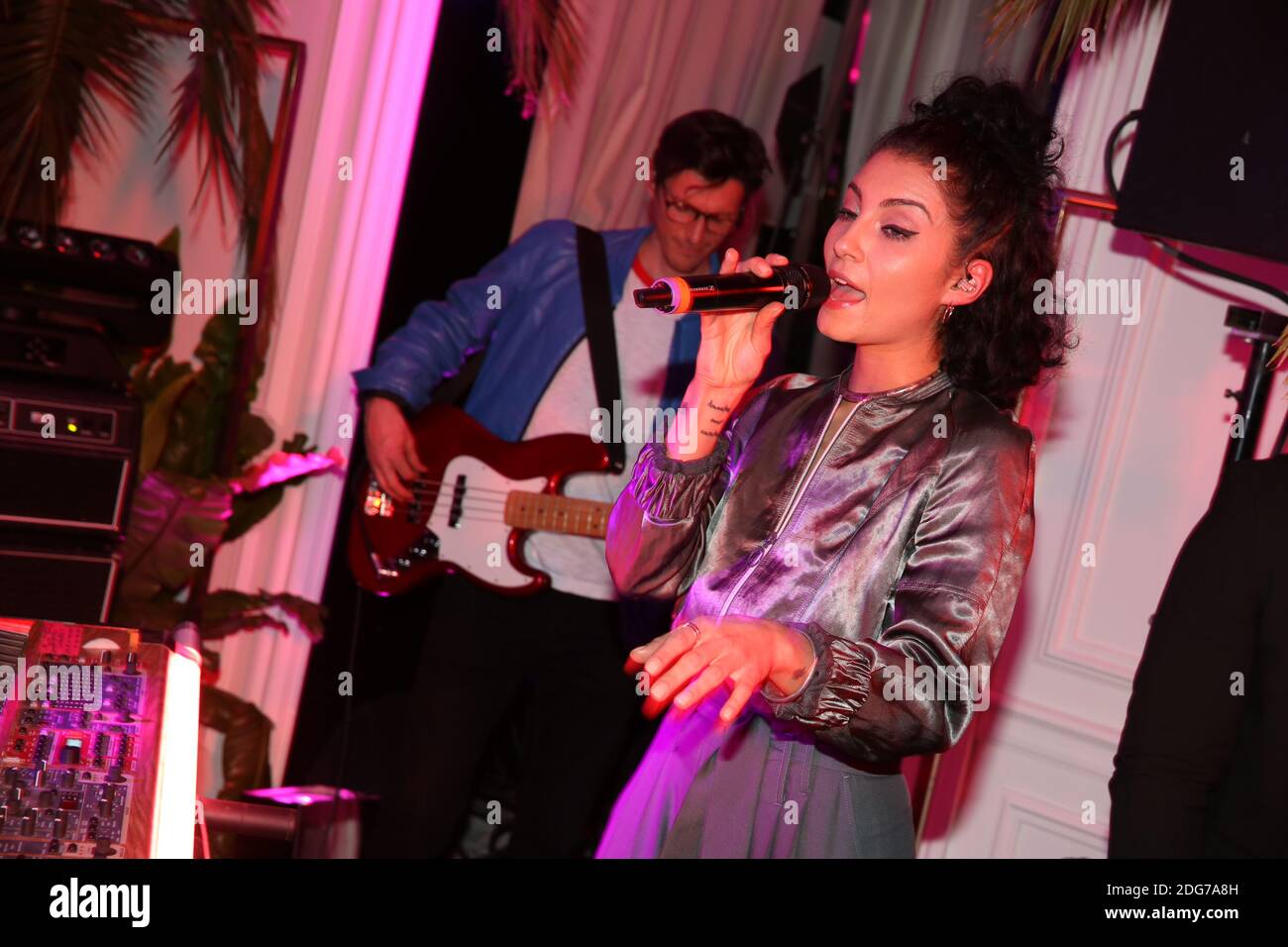 Breakbot lors de la reouverture de la boutique Tara Jarmon Champs-Elysees,  a Paris, France, le 16 Mars 2017. Photo by Jerome Domine/ABACAPRESS.COM  Stock Photo - Alamy