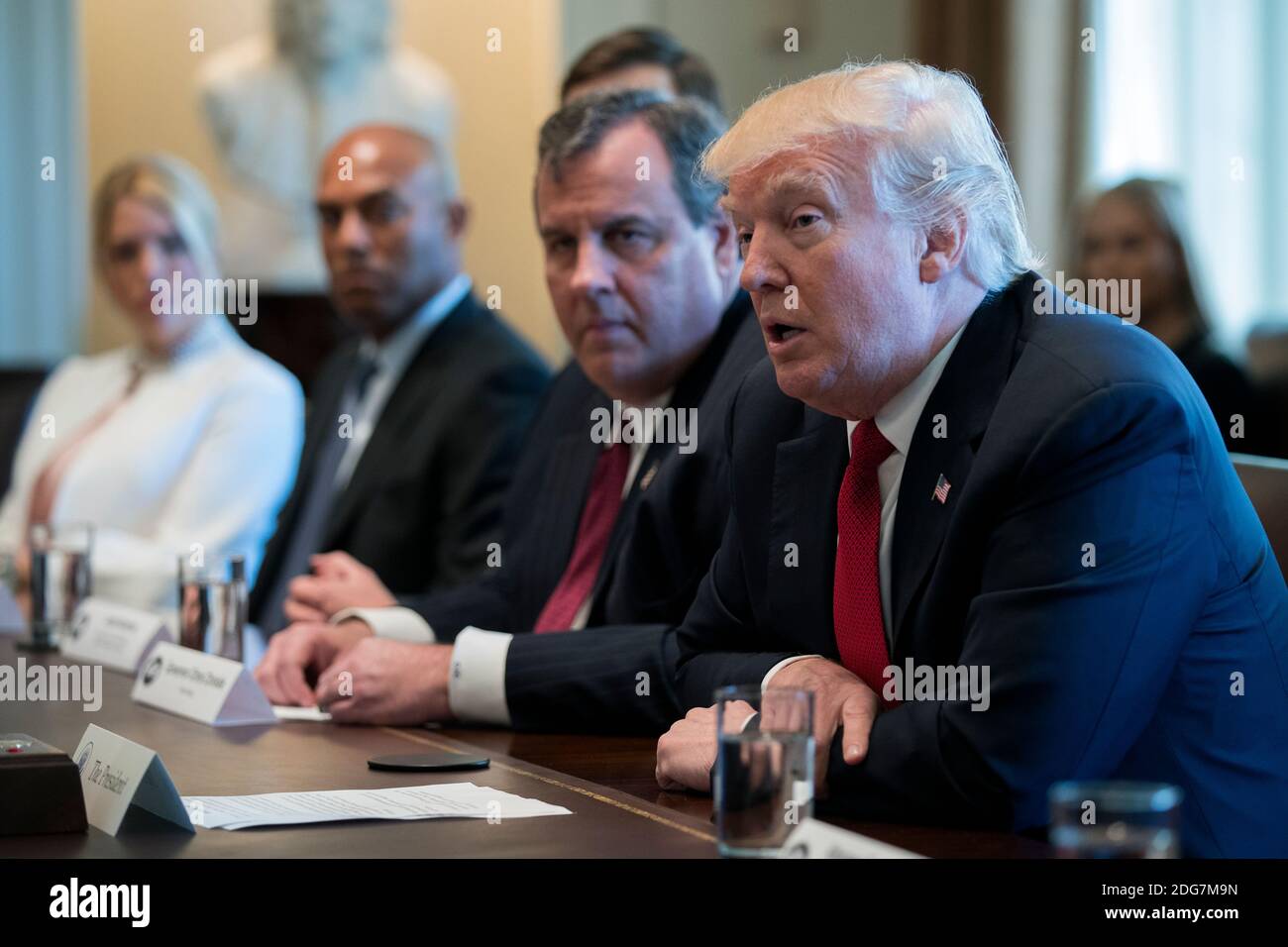 US President Donald J. Trump (R), with New Jersey Governor Chris Christie  (2-R), Former New York Yankee great Mariano Rivera (2-L) and Florida  Attorney General Pam Bondi (L), delivers remarks during an