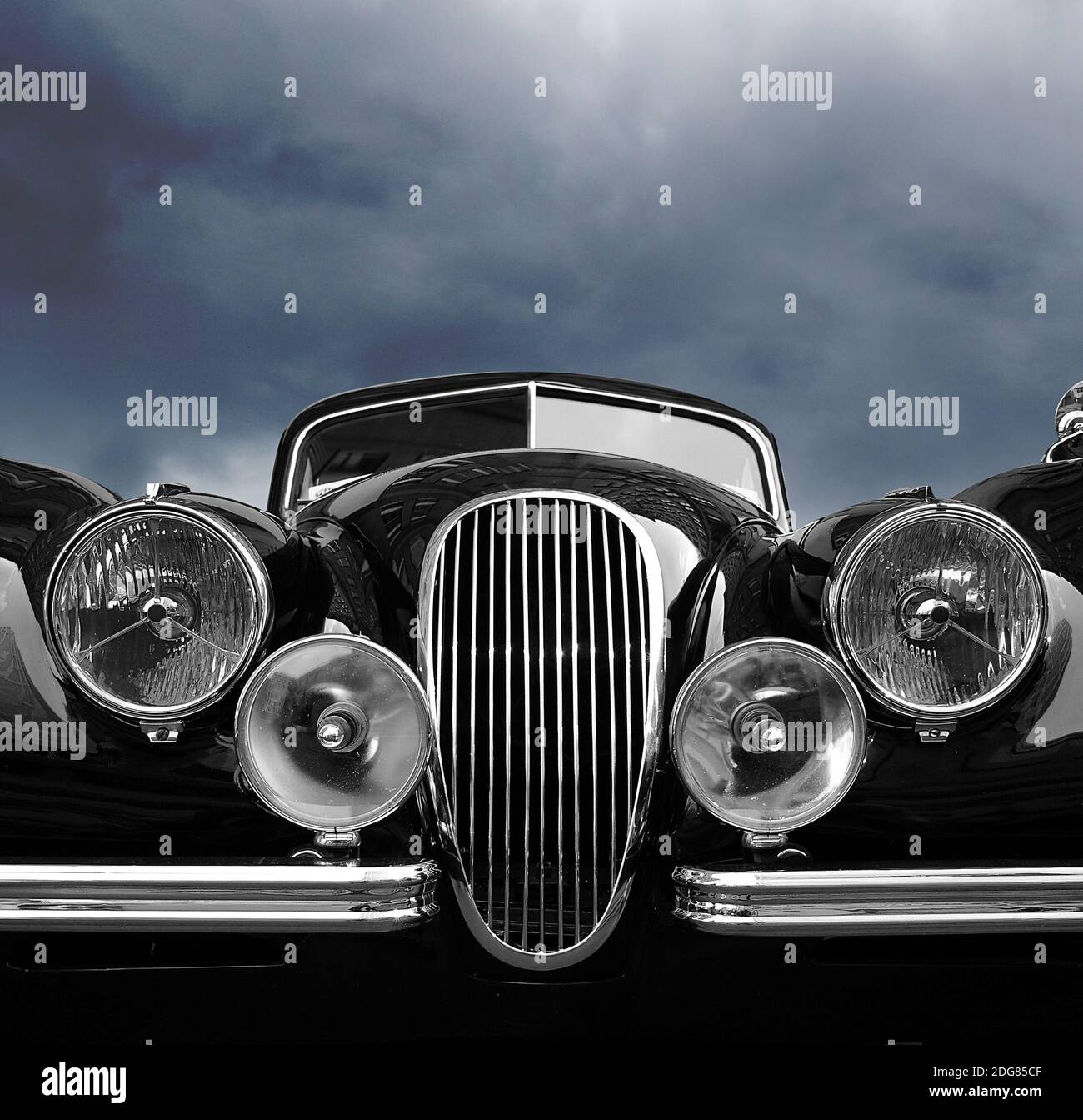 Vintage car restoration hi-res stock photography and images - Alamy