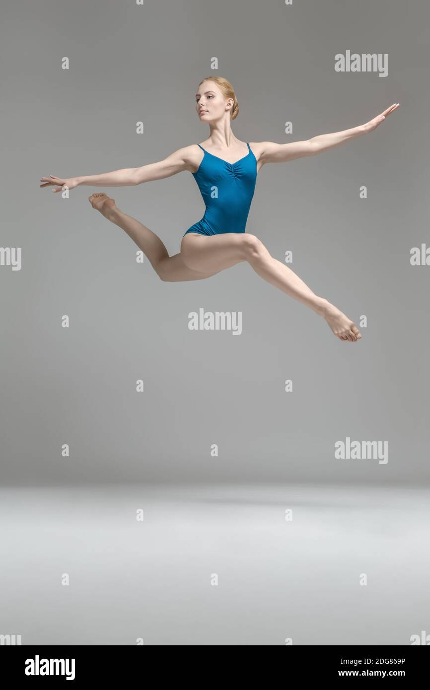 Ballerina Posing In Jump Stock Photo Alamy Ballerina Posing In Jump Stock Photo Alamy