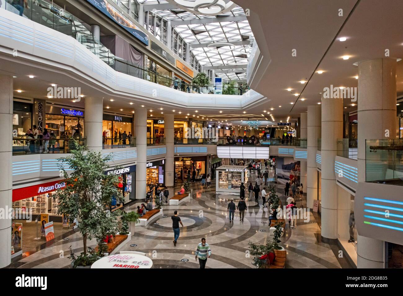 Modern architecture shopping malls hi-res stock photography and images -  Page 23 - Alamy