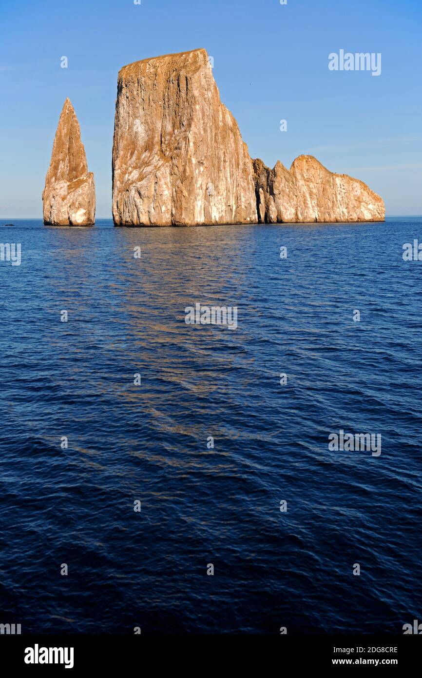 Kicker Rock nahe der Insel San Cristobal, Galapagos, Unesco Welterbe, Ekuador, Suedamerika Stock Photo