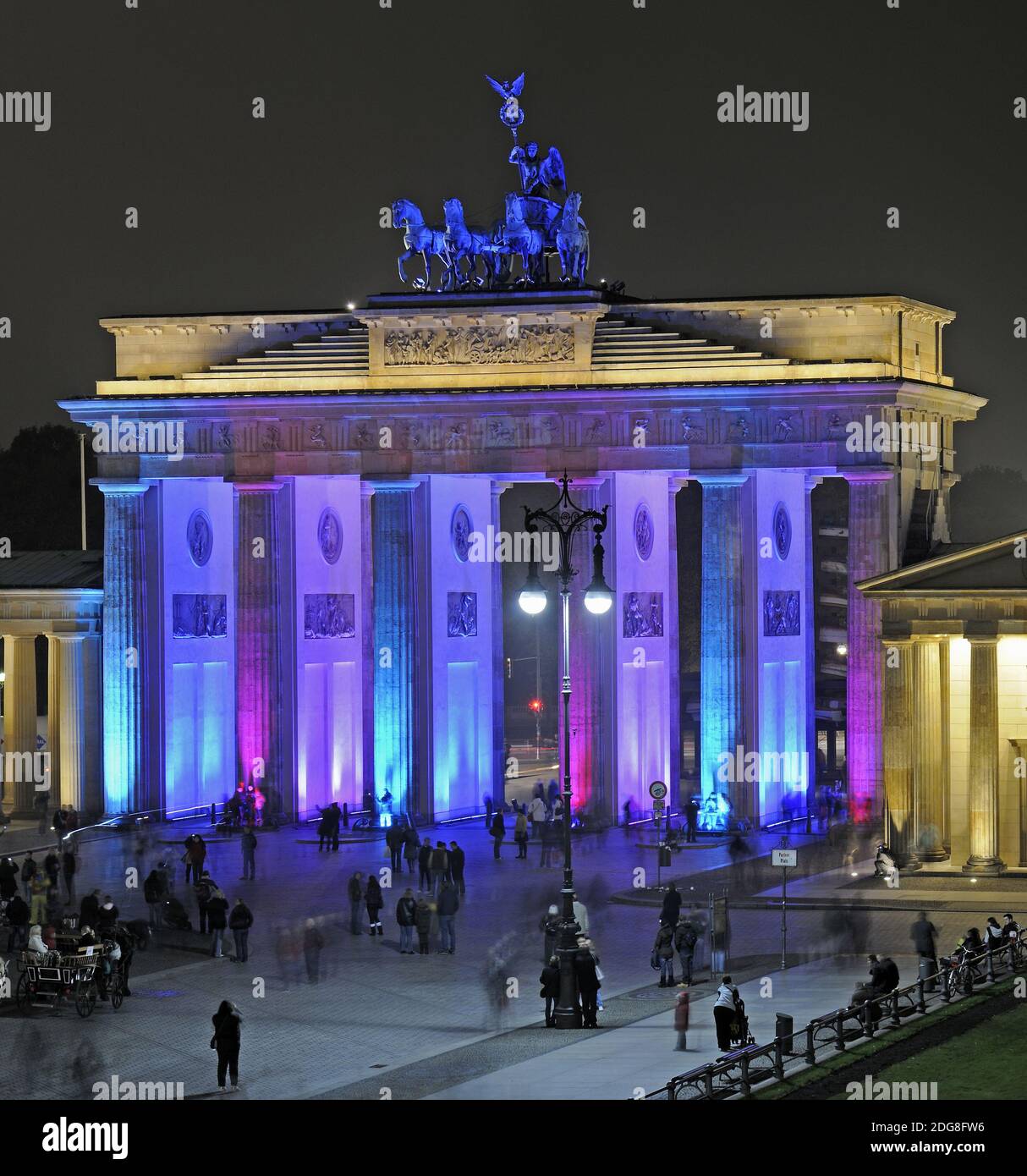 Brandenburger Tor am Pariser Platz, Berlin, Deutschland, Europa, illuminiert zum Festival of Lights Stock Photo