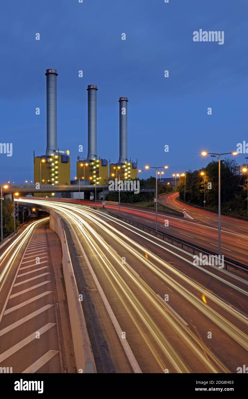 Heizkraftwerk der Firma Vattenfall an der Berliner Stadtautobahn bei Nacht Stock Photo